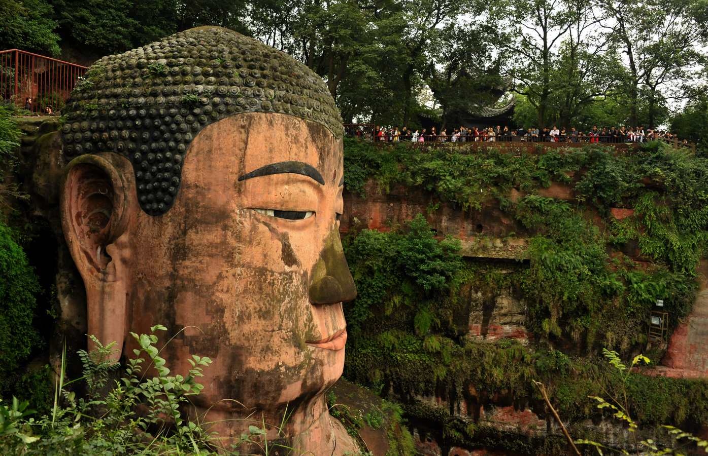 Leshan [28 mm, 1/400 Sek. bei f / 7.1, ISO 2000]